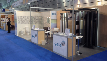 Gala, un año más en el BigMat Day. La firma presentó una moderna y funcional solución completa para el baño