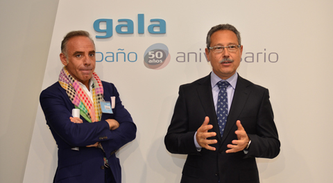 El arquitecto Joaquín Torres presenta en Burgos el baño conmemorativo del 50 aniversario de Cerámicas Gala